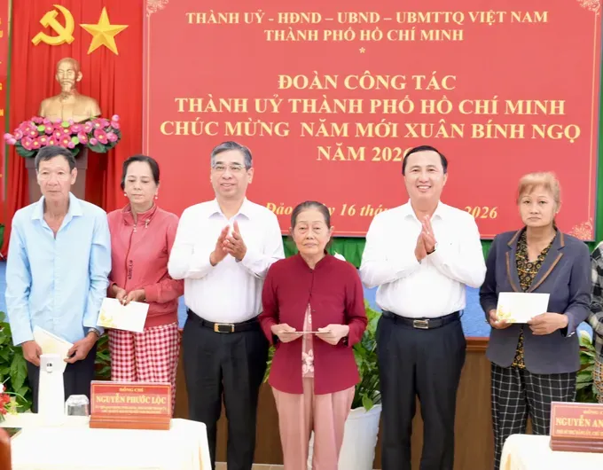 2026丙午年春节期间，昆仑岛特区居民收到暖心的春节礼品。